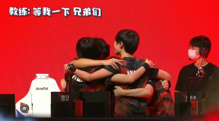 固的防守反 固的防守反