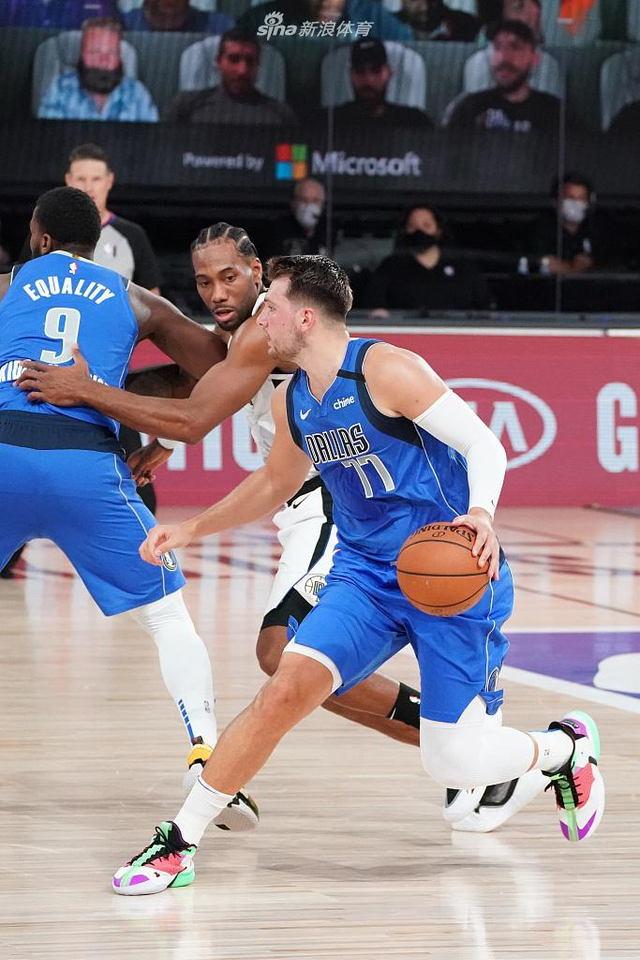 他将在与 他将在与